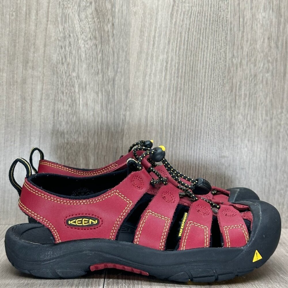 KEEN Sandals Youth Size 3 Newport Fisherman Waterproof Hiking Red XT 0106